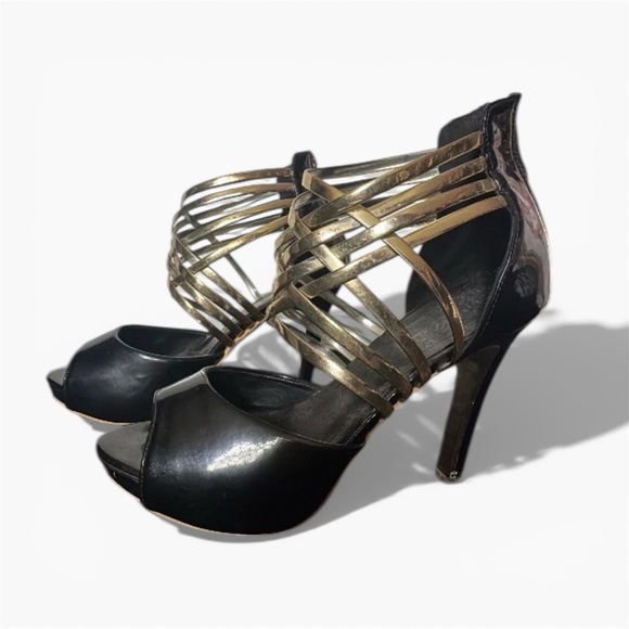 Peltz Shoes - Chic Black and Gold Strappy Heels